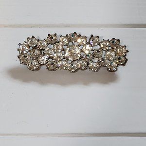 Stunning Rhinestone and gold tone Flower Bar brooch